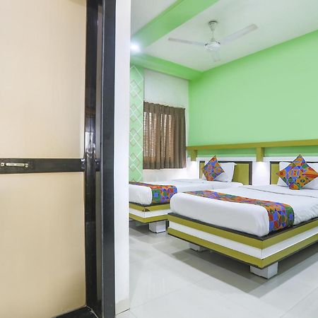 Hotel Merit Surat Exterior photo
