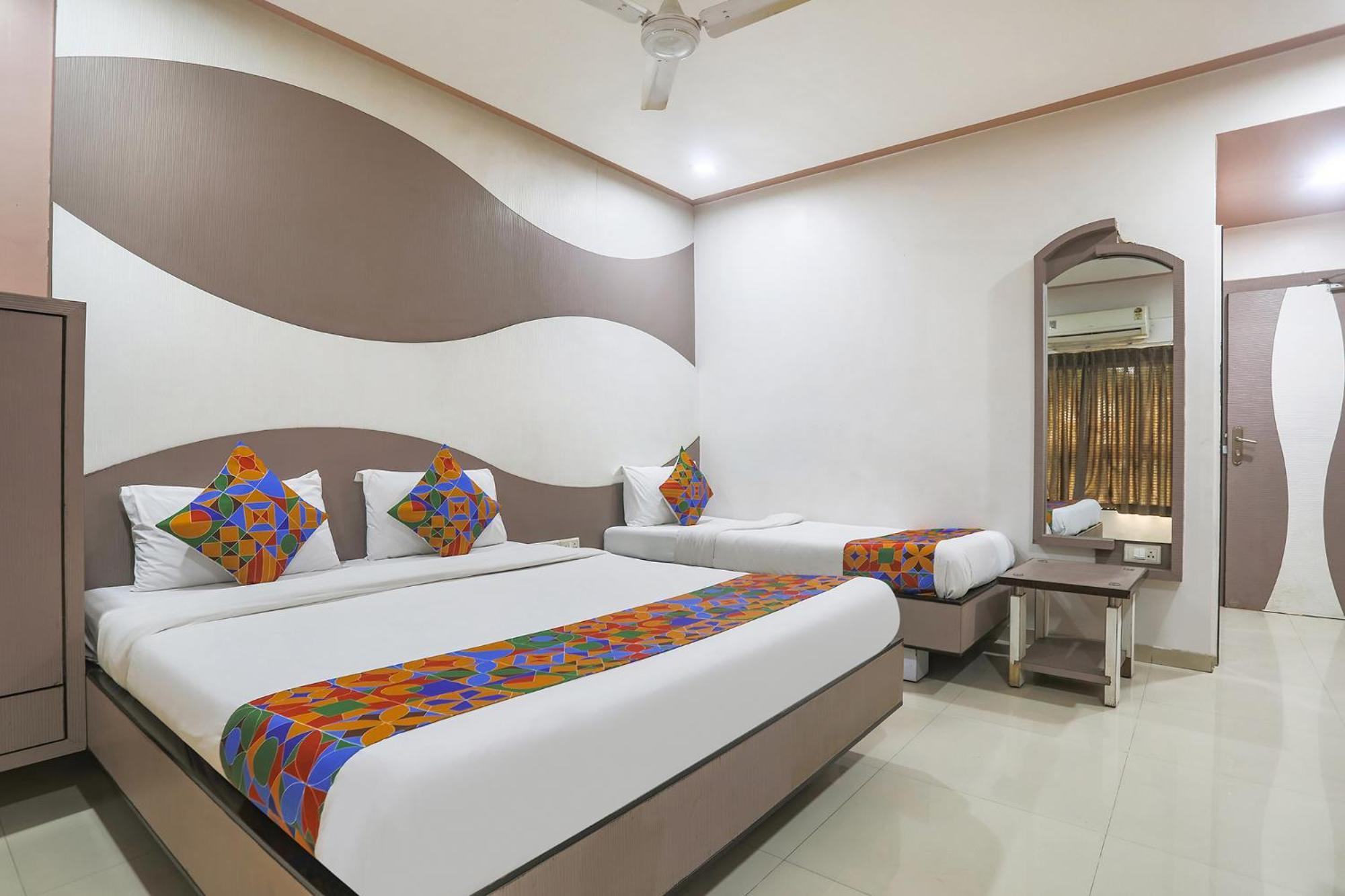 Hotel Merit Surat Exterior photo
